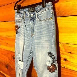 Abercrombie and Fitch jeans embroidered stretchy size 25 skinny